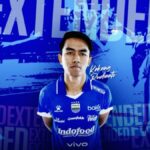 Kakang Rudianto saat mengenakan seragam Persib Bandung di lapangan hijau