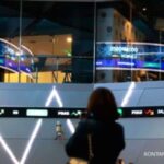 Grafik pergerakan Indeks Harga Saham Gabungan (IHSG) di layar monitor bursa efek