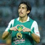 Kapten Persebaya Surabaya Francisco Rivera saat memberikan keterangan terkait target juara musim 2026/2027.