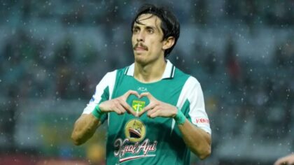 Kapten Persebaya Surabaya Francisco Rivera saat memberikan keterangan terkait target juara musim 2026/2027.
