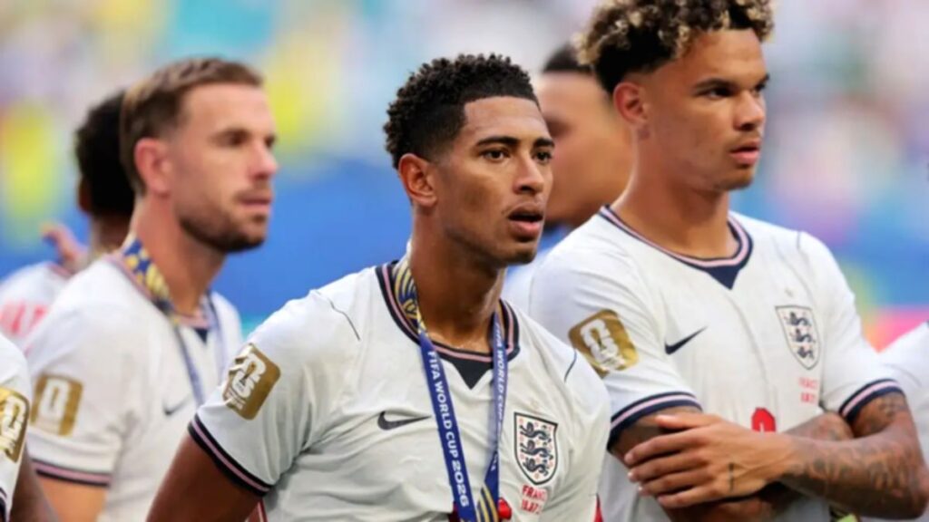 Jude Bellingham merayakan gol untuk tim nasional Inggris di lapangan sepak bola