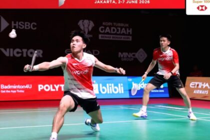 Pasangan ganda putra Indonesia Raymond Indra dan Nikolaus Joaquin saat berlaga di China Open 2026.