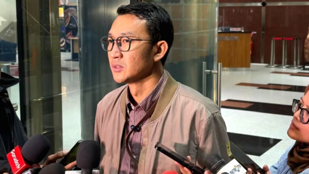 Menteri Kehutanan Raja Juli Antoni saat memberikan keterangan resmi di Jakarta.