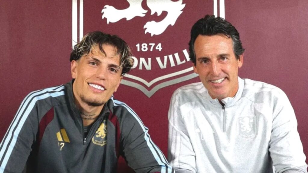 Alejandro Garnacho mengenakan seragam Aston Villa setelah resmi bergabung dengan status pinjaman