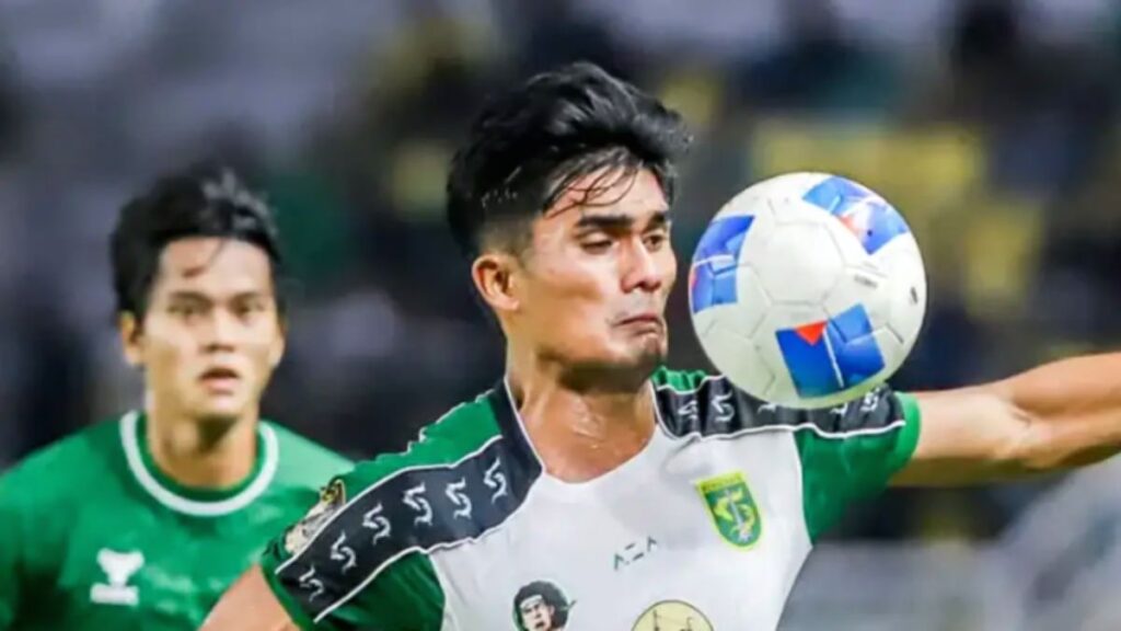 Pelatih PSM Makassar Bernardo Tavares memberikan keterangan pers terkait kekuatan tim Persebaya Surabaya