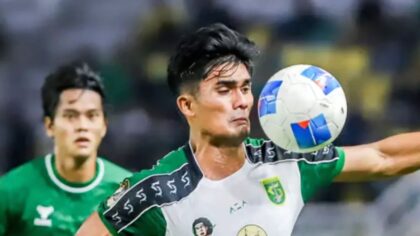 Pelatih PSM Makassar Bernardo Tavares memberikan keterangan pers terkait kekuatan tim Persebaya Surabaya