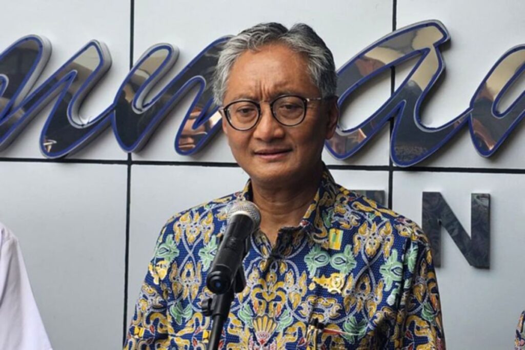 Menteri Pekerjaan Umum Dody Hanggodo memberikan keterangan pers di Istana Negara