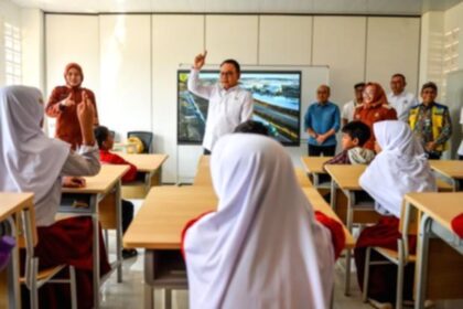 Gedung baru program Sekolah Rakyat yang akan mulai beroperasi di berbagai wilayah Indonesia pada akhir Agustus 2026.
