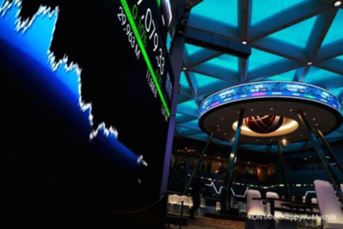Tampilan layar monitor yang menunjukkan grafik pergerakan Indeks Harga Saham Gabungan di Bursa Efek Indonesia.