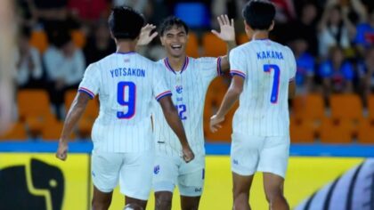 Waris Choolthong melakukan selebrasi setelah mencetak gol kemenangan Thailand atas Filipina di Piala AFF 2026