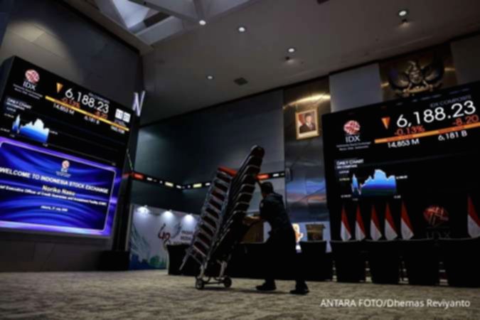 Tampilan layar monitor yang menunjukkan grafik pergerakan Indeks Harga Saham Gabungan di Bursa Efek Indonesia.