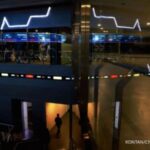 Tampilan layar pergerakan grafik Indeks Harga Saham Gabungan di Bursa Efek Indonesia