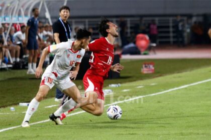 Pemain Timnas Indonesia tampak kecewa usai laga melawan Vietnam di Stadion Pakansari.