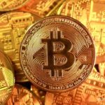 Grafik pergerakan harga Bitcoin dan Ether yang sedang mengalami koreksi di pasar aset kripto