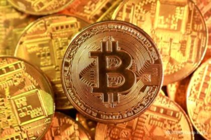 Grafik pergerakan harga Bitcoin dan Ether yang sedang mengalami koreksi di pasar aset kripto