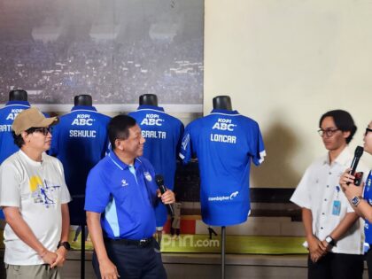 Bek tengah asal Kroasia, Danijel Loncar, resmi bergabung dengan Persib Bandung untuk musim 2026/2027.