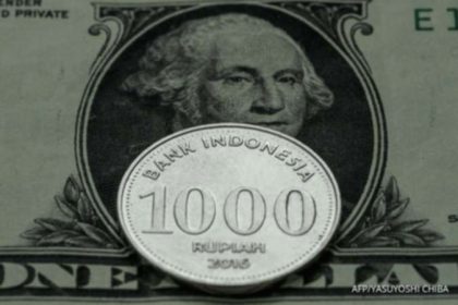 Grafik pergerakan nilai tukar rupiah terhadap dolar AS yang melemah di pasar spot