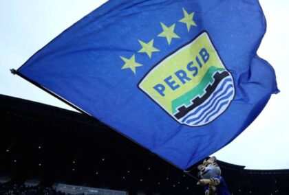 Danijel Loncar, bek baru Persib Bandung asal Kroasia, saat sesi perkenalan resmi tim