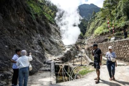 Pemandangan Gunung Ungaran yang sedang dikembangkan untuk potensi energi panas bumi sebesar 55 MW