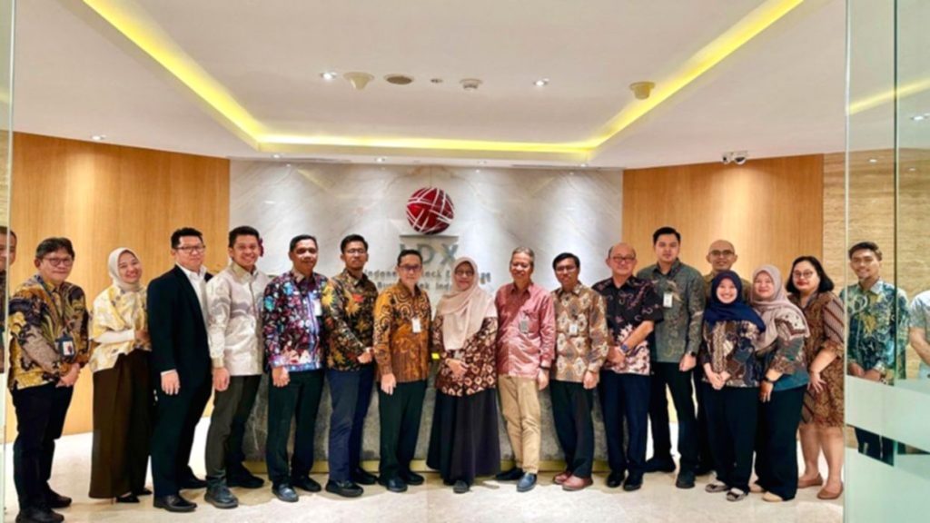 Logo PT Swayasa Prakarsa Tbk dan suasana gedung Bursa Efek Indonesia