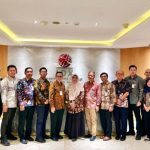 Logo PT Swayasa Prakarsa Tbk dan suasana gedung Bursa Efek Indonesia