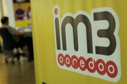 Presiden Direktur Indosat Ooredoo Hutchison, Vikram Sinha, saat memberikan keterangan terkait rencana investasi perusahaan.