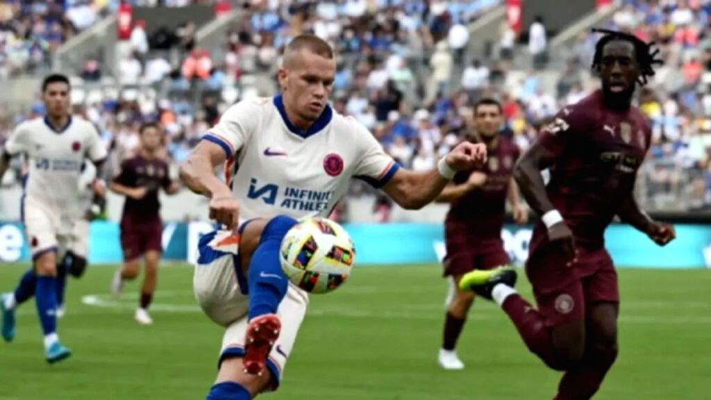 Pemain sayap Chelsea Mykhailo Mudryk saat berada di lapangan hijau