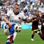 Pemain sayap Chelsea Mykhailo Mudryk saat berada di lapangan hijau