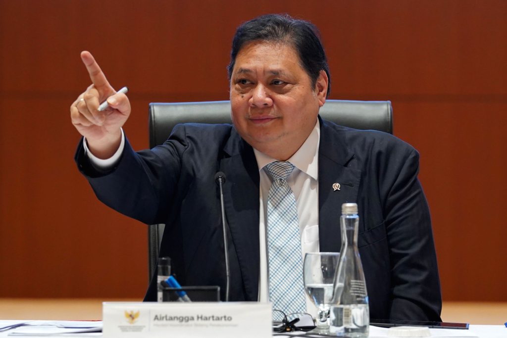 Menko Perekonomian Airlangga Hartarto menerima kunjungan delegasi tingkat tinggi dari Uruguai di Jakarta.