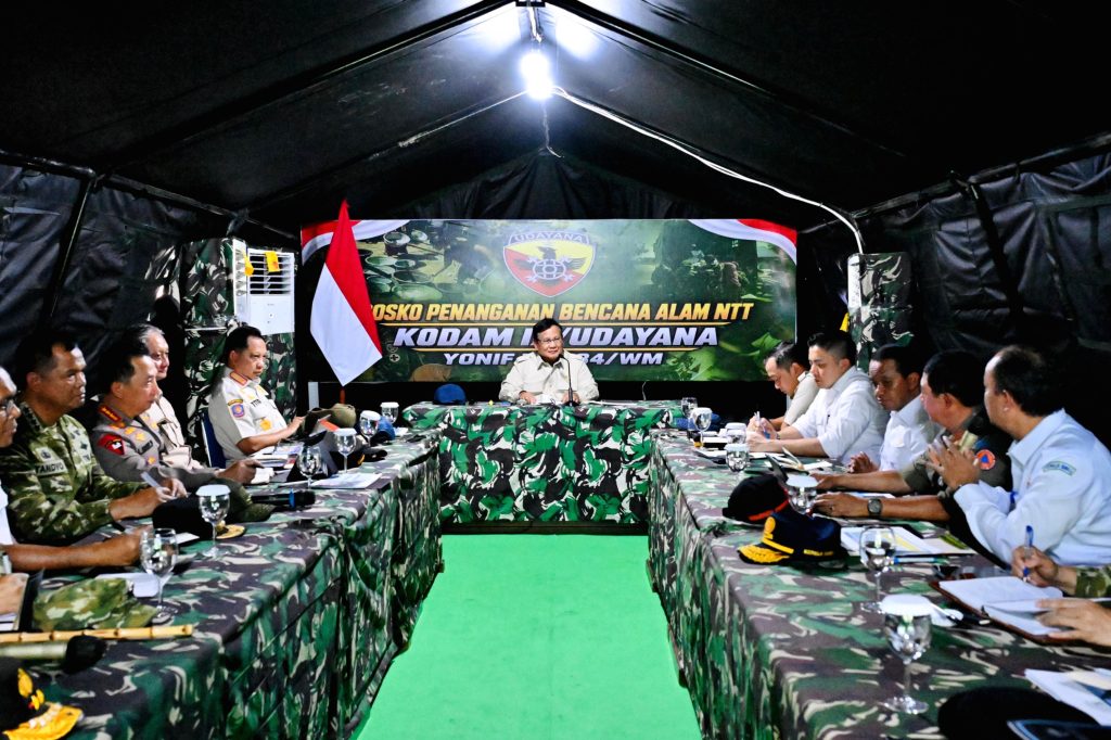 Presiden Prabowo Subianto memberikan pernyataan terkait penyaluran bantuan dana gempa bumi di NTT.