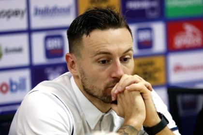 Marc Klok saat sesi latihan Persib Bandung untuk persiapan playoff AFC Champions League Two