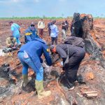 Polda Riau melakukan olah TKP penyelidikan kebakaran lahan di area PT TKWL, Bengkalis.
