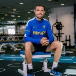 Jordan Henderson saat diperkenalkan sebagai pemain baru Chelsea di Stamford Bridge