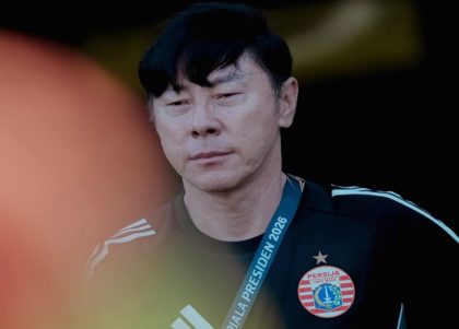 Pelatih Persija Jakarta, Shin Tae-yong, saat memberikan keterangan terkait rencana penambahan pemain asing baru.