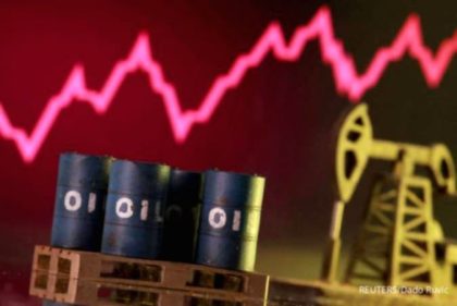 Grafik pergerakan harga minyak mentah global di pasar komoditas internasional.