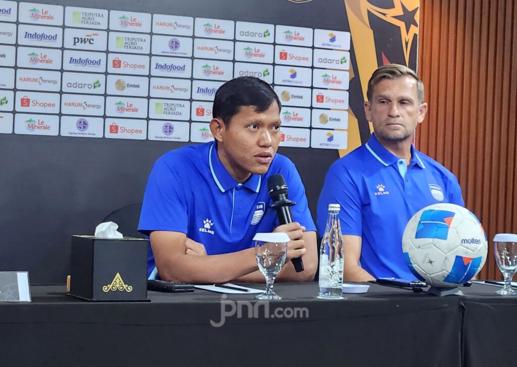 Adam Alis dan pemain Persib Bandung setelah laga final Piala Presiden 2026 melawan Persebaya di Bali.