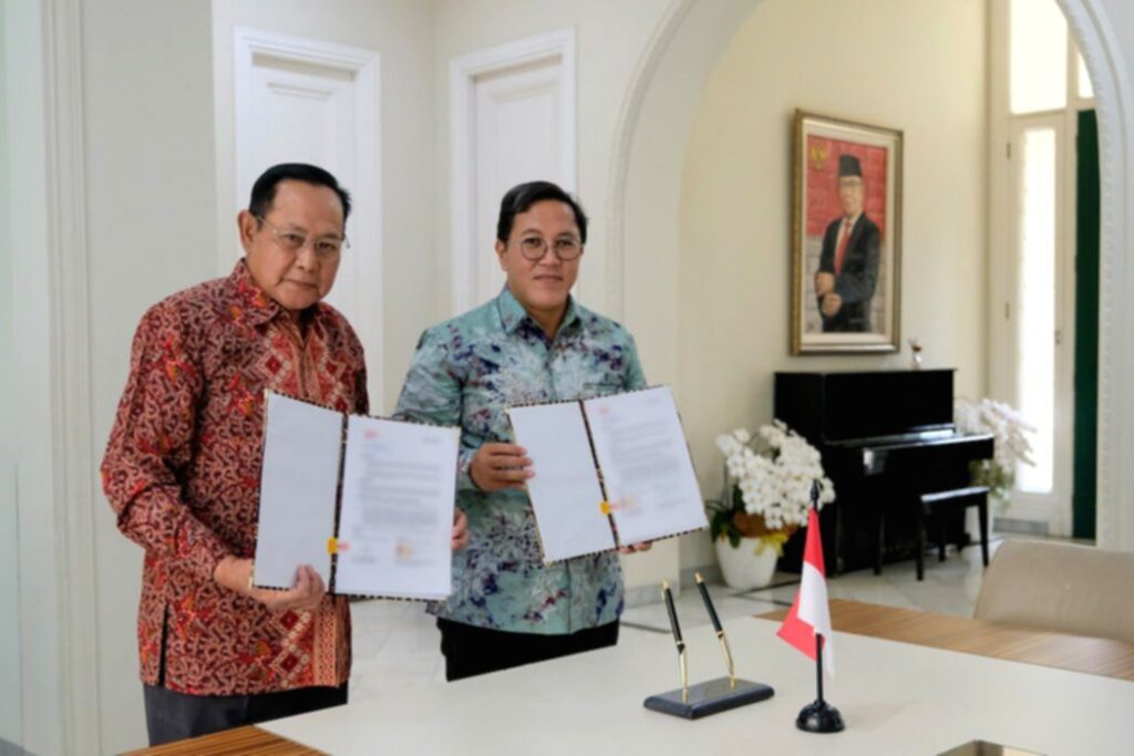 Perwakilan PT Jalin Pembayaran Nusantara dan BACenter saat melakukan penandatanganan kerja sama strategis.