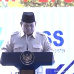 Presiden Prabowo Subianto berbicara dalam acara peluncuran program PLTS di Jembrana, Bali.