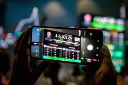 Grafik pergerakan pasar modal Indonesia di tengah potensi keluarnya aliran dana asing akibat rebalancing indeks MSCI.
