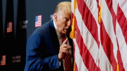 Donald Trump saat memberikan keterangan pers terkait kebijakan keamanan maritim di Selat Hormuz
