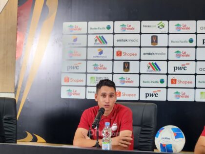 Luka Menalo saat berlatih bersama skuad Persib Bandung dalam persiapan Piala Presiden 2026.