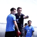 Pemain Persib Bandung menjalani sesi latihan intensif di lapangan sebagai persiapan menghadapi Manila Digger di ACL 2.