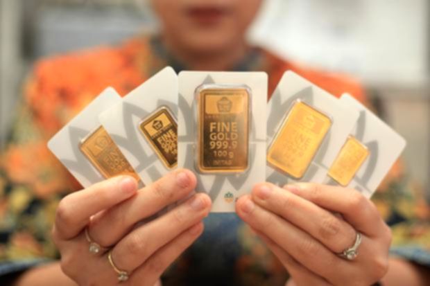 Emas batangan produksi PT Aneka Tambang Tbk atau Antam yang sedang diperdagangkan