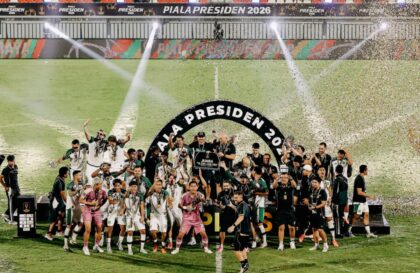 Pelatih Bernardo Tavares merayakan kemenangan Persebaya Surabaya sebagai juara Piala Presiden 2026