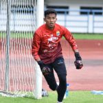 Penjaga gawang Persib Bandung, Teja Paku Alam, saat sesi latihan jelang laga melawan Manila Digger.