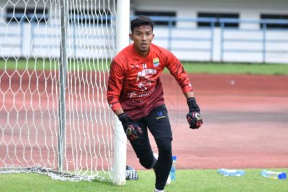 Penjaga gawang Persib Bandung, Teja Paku Alam, saat sesi latihan jelang laga melawan Manila Digger.