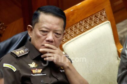 Eks penyidik KPK Yudi Purnomo Harahap saat memberikan keterangan terkait pengawasan kasus hukum.