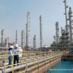 Papan layar bursa efek menampilkan logo dan data saham PT Chandra Asri Pacific Tbk (TPIA)
