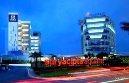 Logo PT Surya Semesta Internusa Tbk (SSIA) yang mencatatkan kenaikan pendapatan sebesar 58% di semester I 2026.
