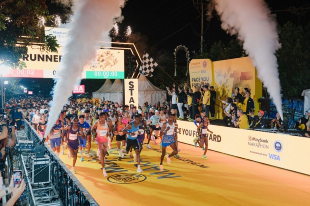 Michael Kimani Kamau saat berlari dalam ajang Maybank Marathon 2026 di Gianyar, Bali.